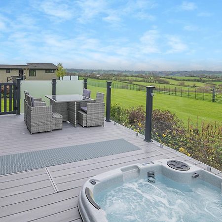 Midsomer Lodges Pilton Exterior photo
