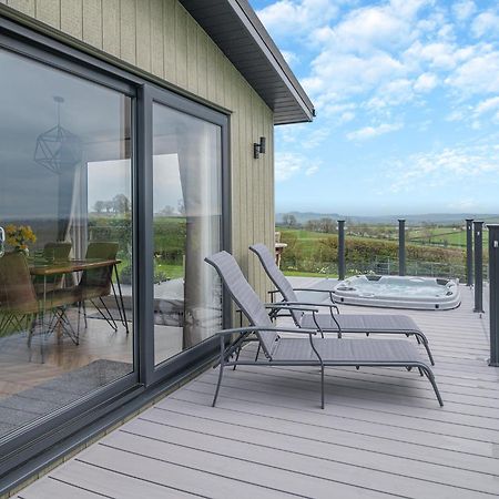 Midsomer Lodges Pilton Exterior photo