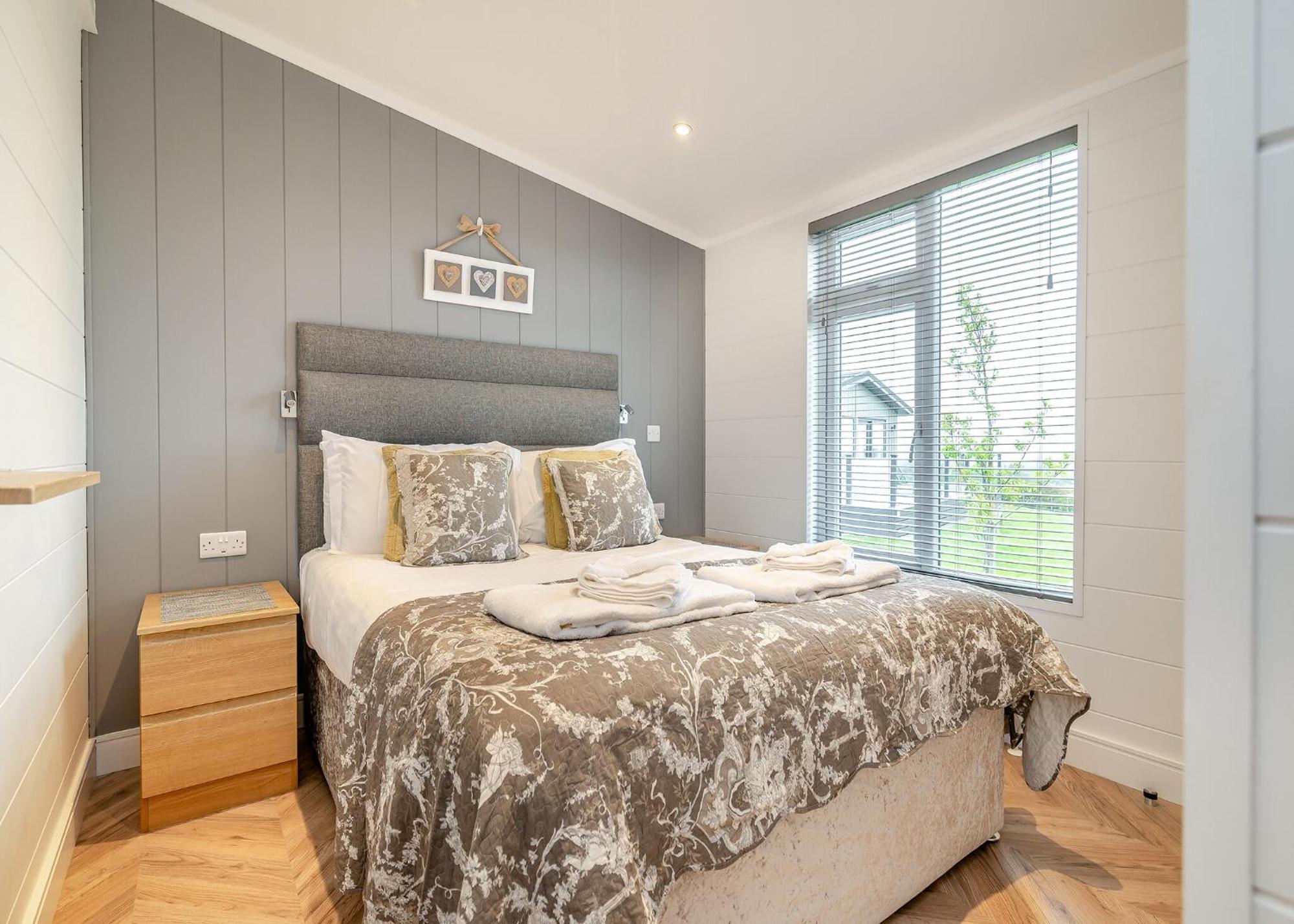Midsomer Lodges Pilton Room photo